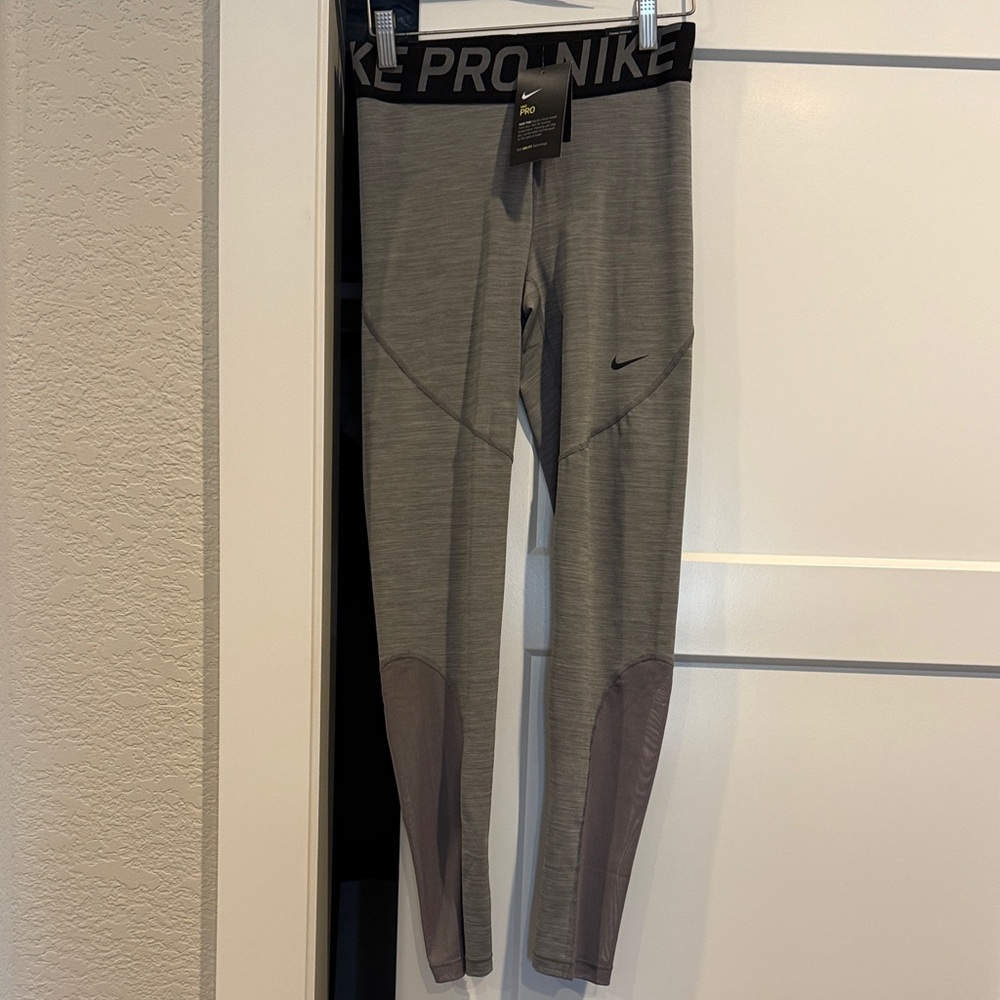 WOMANS NIKE PRO TRAINING PANTS SZ. M. ATHLETIC TRACK&FIELD. SOFTBALL